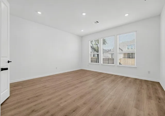 Photo 4 of Single family home for sale at 1101 Scenic Green Loop, Georgetown, TX 78628 | MLS# 6869630 | Listing updated on 2026-10-27