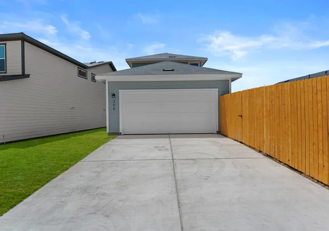 Photo 2 of Single family home for sale at 304 Constanza Trl, Bastrop, TX 78602 | MLS# 7582100 | Listing updated on 2026-07-27