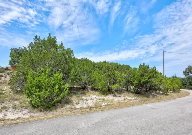 2nd image of 20801 Leaning Oak Dr, Lago Vista, TX 78645 | MLS# 7627132