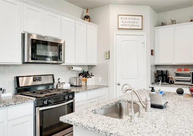 Photo 3 of Single family home for sale at 713 Bluffview Dr, Bastrop, TX 78602 | MLS# 1823436 | Listing updated on 2026-10-11