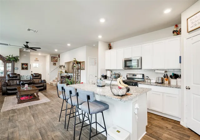 Photo 4 of Single family home for sale at 713 Bluffview Dr, Bastrop, TX 78602 | MLS# 1823436 | Listing updated on 2026-10-11