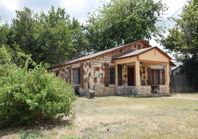2nd image of 1601 S Pine St, Georgetown, TX 78626 | MLS# 7612794