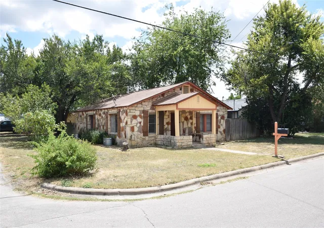 3rd image of 1601 S Pine St, Georgetown, TX 78626 | MLS# 7612794