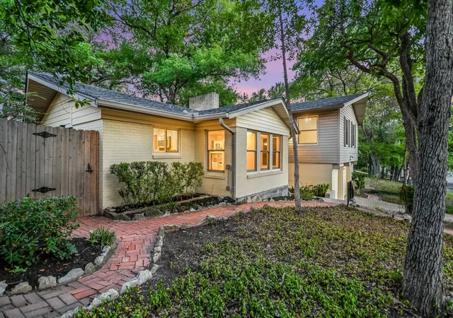 2nd image of 1113 Bluebonnet Ln, Austin, TX 78704 | MLS# 2075799