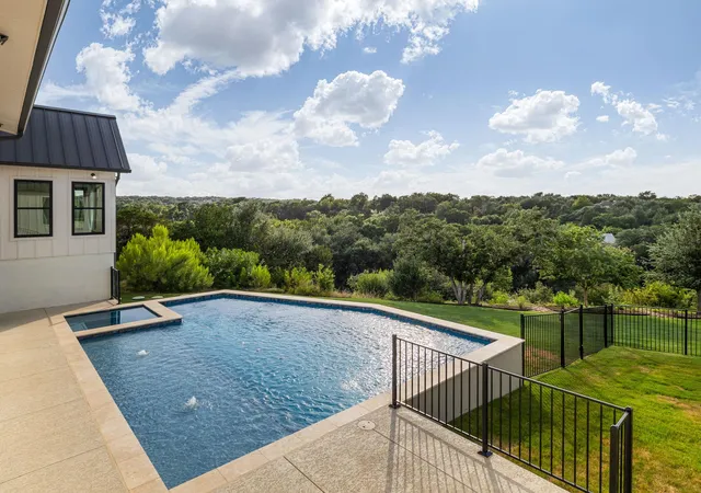 4th image of 200 Maravilla Bluff Ln, Georgetown, TX 78628 | MLS# 1109311