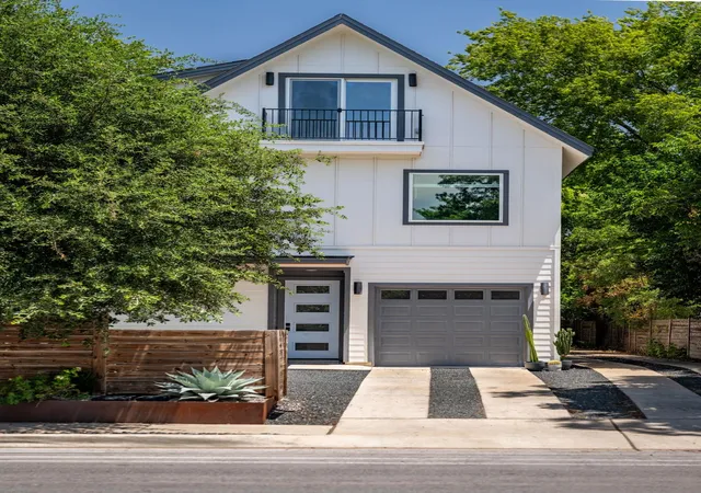 Photo 2 of Single family home for sale at 308 W N Loop Blvd #1, Austin, TX 78751 | MLS# 3764365 | Listing updated on 2026-09-12