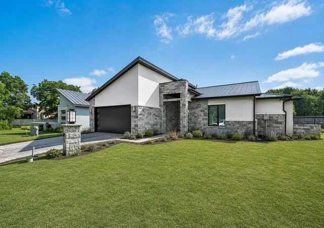 1st image of 102 Menard Ct, Horseshoe Bay, TX 78657 | MLS# 2186602