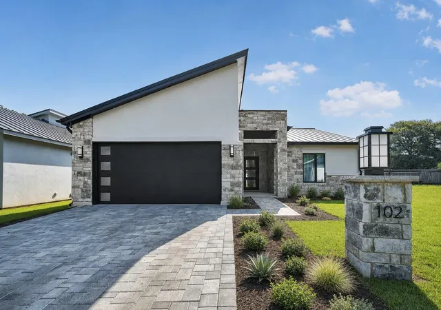2nd image of 102 Menard Ct, Horseshoe Bay, TX 78657 | MLS# 2186602
