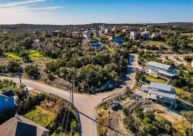 3rd image of 10722 Lake Park Dr, Dripping Springs, TX 78620 | MLS# 9632557