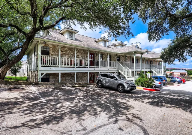 3rd image of 901 S Mays St, Round Rock, TX 78664