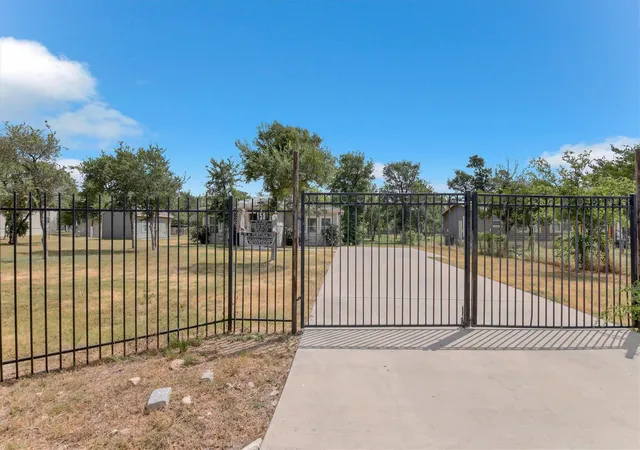 Photo 2 of Single family home for sale at 159 La Fortuna Dr, Del Valle, TX 78617 | MLS# 5232915 | Listing updated on 2026-10-01