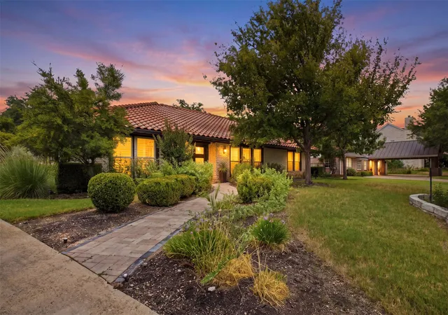Single family home for sale at 105 Tallstar Dr, Lakeway, TX 78734 | MLS# 5763058