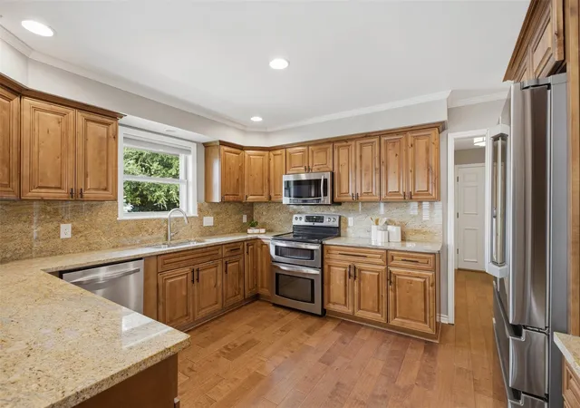 Photo 2 of Single family home for sale at 105 Tallstar Dr, Lakeway, TX 78734 | MLS# 5763058 | Listing updated on 2026-10-27