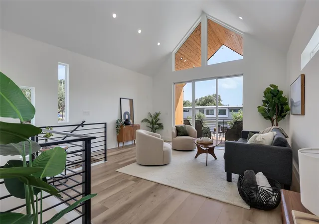 Photo 3 of Single family home for sale at 511 S Park Dr #2, Austin, TX 78704 | MLS# 5940082 | Listing updated on 2026-08-15