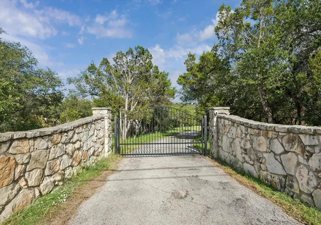 Homes for sale in Spicewood, TX | 3719 Bee Creek Rd, Spicewood, TX 78669 | MLS# 2447968