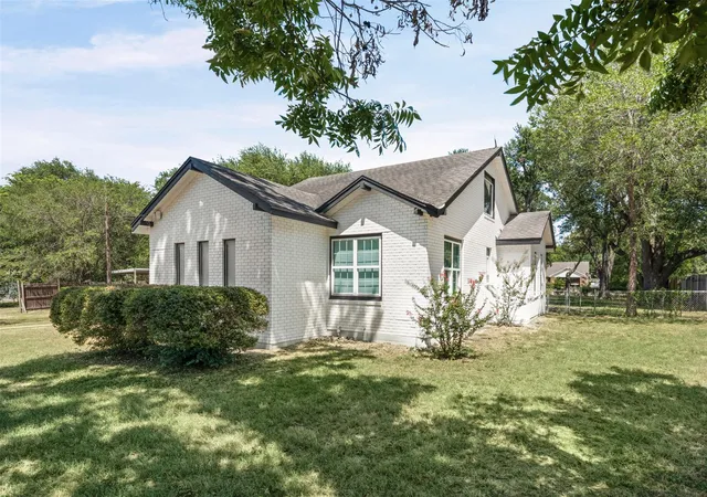 3rd image of 1707 N Travis Ave, Cameron, TX 76520 | MLS# 1625269