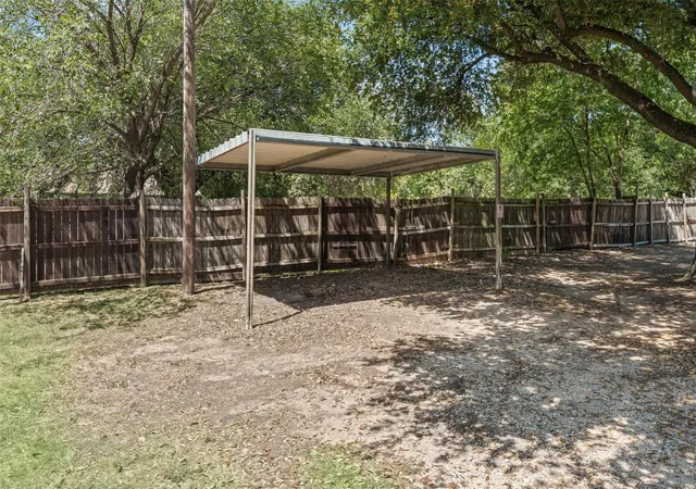 4th image of 1707 N Travis Ave, Cameron, TX 76520 | MLS# 1625269
