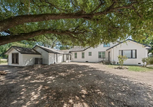 5th image of 1707 N Travis Ave, Cameron, TX 76520 | MLS# 1625269