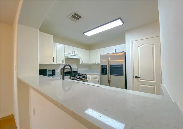 5th image of 5201 Bogey Ct, Austin, TX 78744 | MLS# 5090689