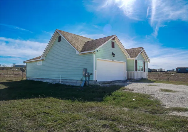 Photo 3 of Single family home for sale at 1351 County Rd 419, Taylor, TX 76574 | MLS# 9268302 | Listing updated on 2026-10-06