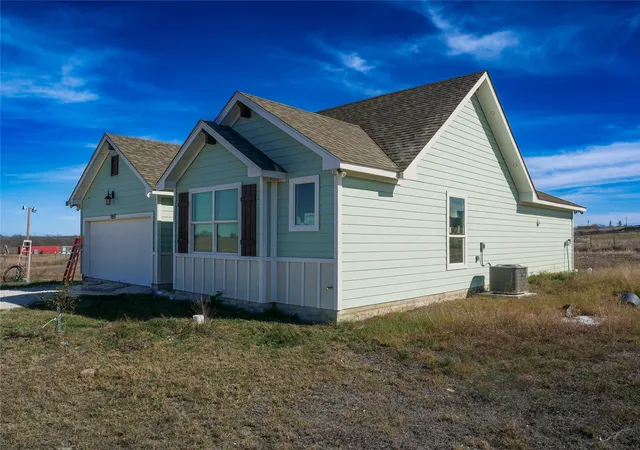 Photo 3 of Single family home for sale at 1351 County Rd 419, Taylor, TX 76574 | MLS# 9268302 | Listing updated on 2026-10-06
