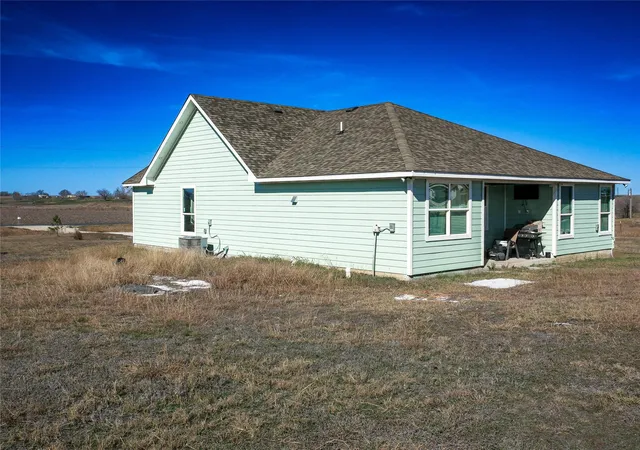 Photo 4 of Single family home for sale at 1351 County Rd 419, Taylor, TX 76574 | MLS# 9268302 | Listing updated on 2026-10-06