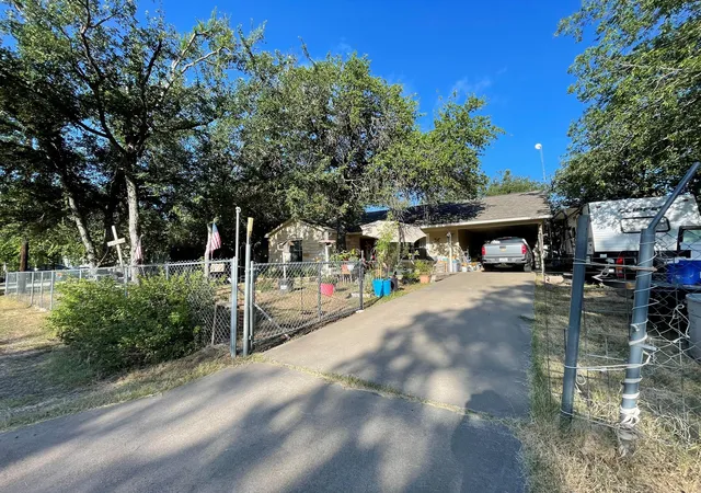 Homes for sale in Cottonwood Shores, TX | 652 Pecan Ln, Cottonwood Shores, TX 78657 | MLS# 5566444
