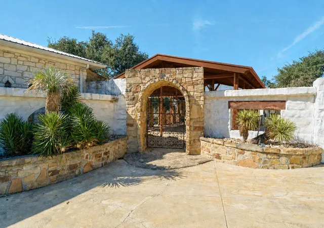 Single family home for sale at 340 Barton Ranch Rd, Dripping Springs, TX 78620 | MLS# 9964369