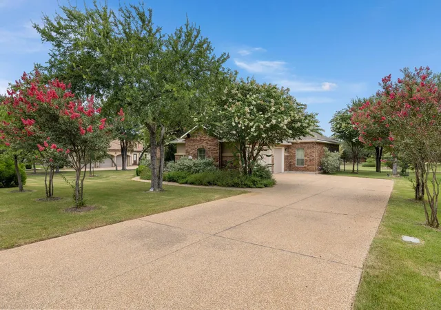 Photo 2 of Single family home for sale at 174 Estrella Xing, Georgetown, TX 78628 | MLS# 6460418 | Listing updated on 2026-08-26