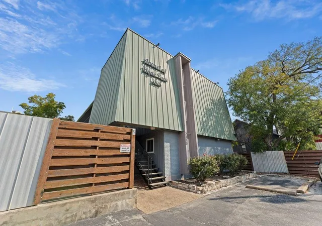 3rd image of 3815 Guadalupe St #303, Austin, TX 78751 | MLS# 4466626