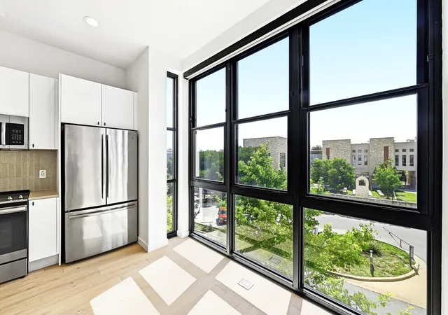 5th image of 800 Embassy Dr #305, Austin, TX 78702 | MLS# 1770309