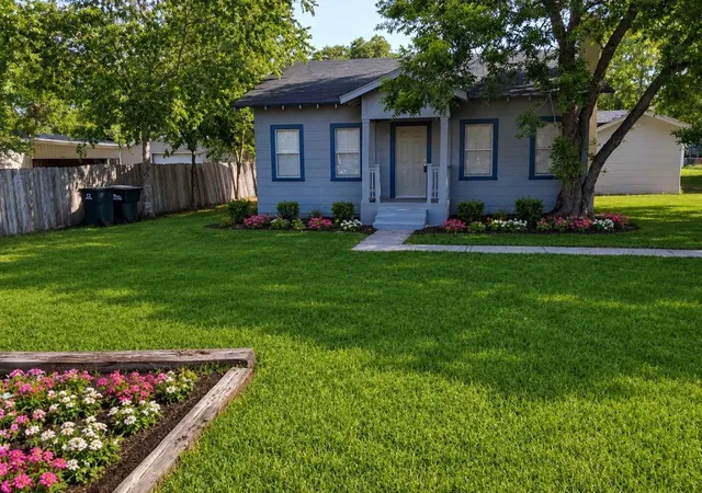 Homes for sale in Luling, TX | 513 San Marcos Hwy, Luling, TX 78648 | MLS# 9155385