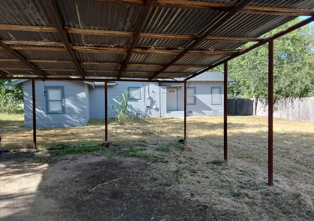 Homes for sale in Luling, TX | 513 San Marcos Hwy, Luling, TX 78648 | MLS# 9155385