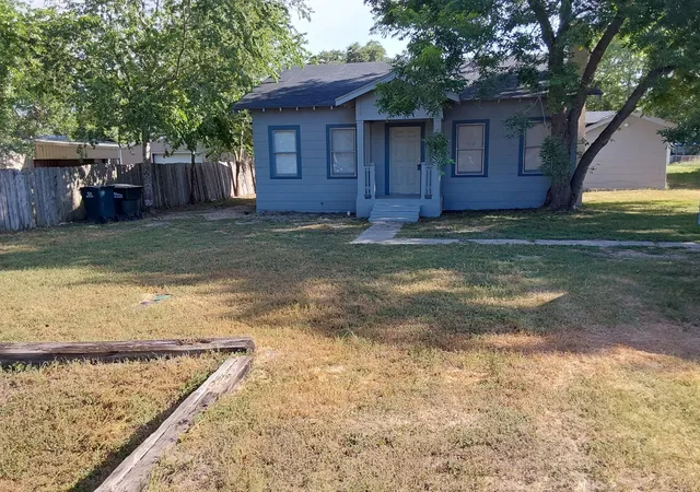 Homes for sale in Luling, TX | 513 San Marcos Hwy, Luling, TX 78648 | MLS# 9155385