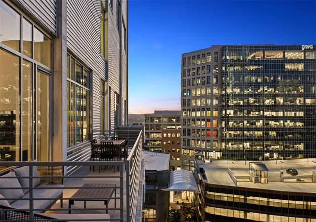 Listing Photo 3 - Condo for sale in building located at 800 W 5Th St, Austin, TX 78703 - Unit #1004