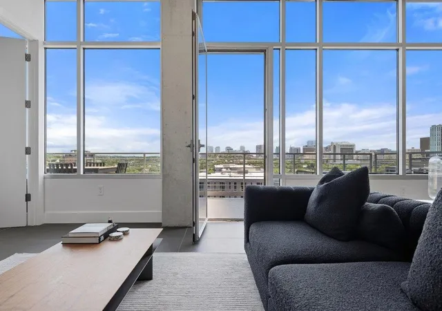 Listing Photo 5 - Condo for sale in building located at 800 W 5Th St, Austin, TX 78703 - Unit #1004