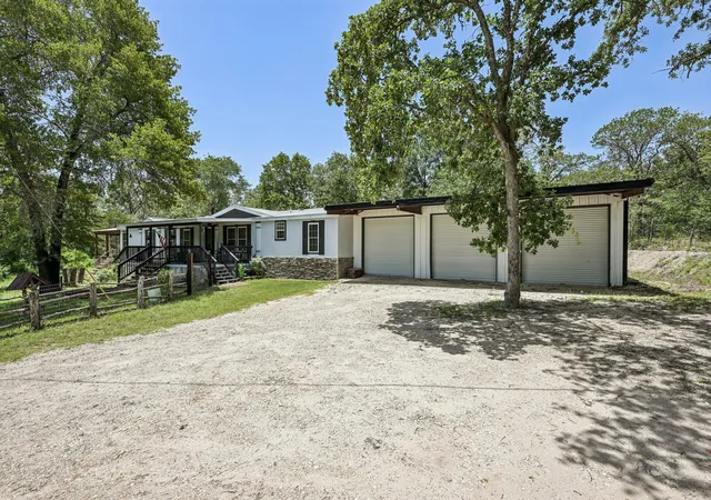 2nd image of 541 Hidden Oaks Dr, Elgin, TX 78621 | MLS# 7378589
