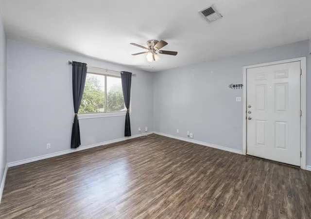 Listing Photo 5 - Condo for sale in building located at 5006 Cape Verde Cv, Austin, TX 78744