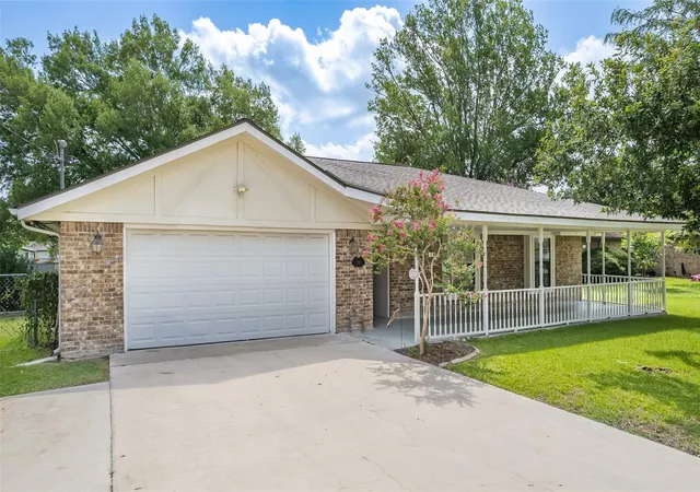 Photo 1 of Single family home for sale at 1237 Oleander Dr, New Braunfels, TX 78130 | MLS# 4895916 | Listing updated on 2026-09-04