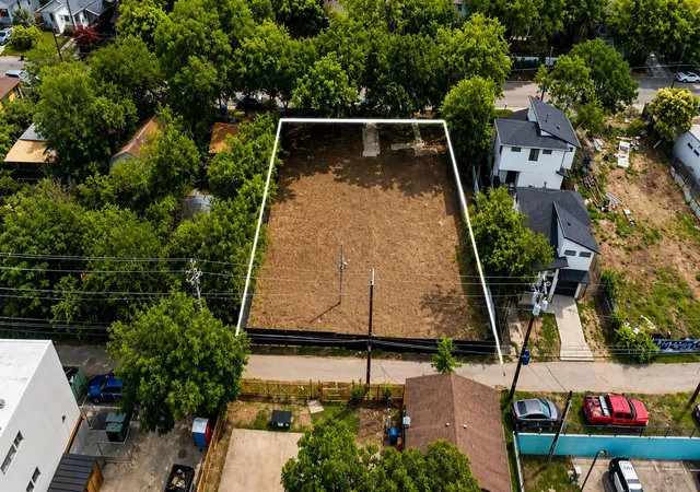 image of 2011 E 8th St, Austin, TX 78702 | MLS# 7826951
