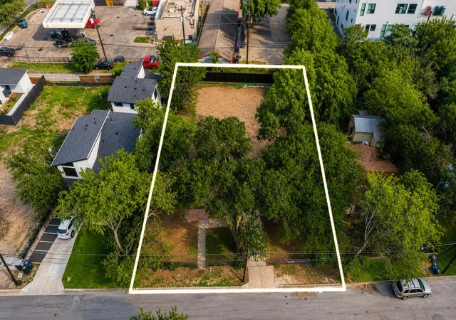image of 2011 E 8th St, Austin, TX 78702 | MLS# 7826951