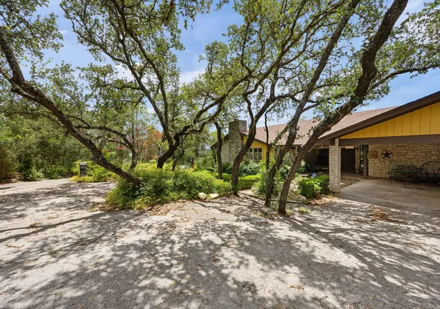 Photo 3 of Single family home for sale at 468 Spiller Ln, West Lake Hills, TX 78746 | MLS# 8102307 | Listing updated on 2026-07-17