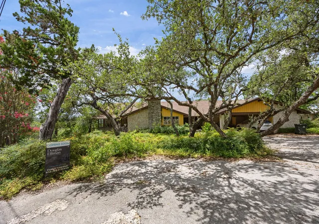 Photo 3 of Single family home for sale at 468 Spiller Ln, West Lake Hills, TX 78746 | MLS# 8102307 | Listing updated on 2026-07-17