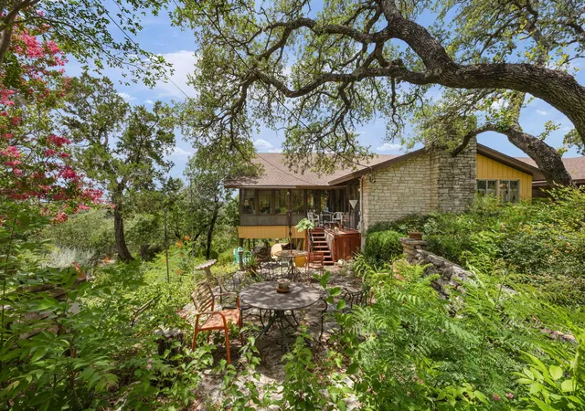 Photo 4 of Single family home for sale at 468 Spiller Ln, West Lake Hills, TX 78746 | MLS# 8102307 | Listing updated on 2026-07-17