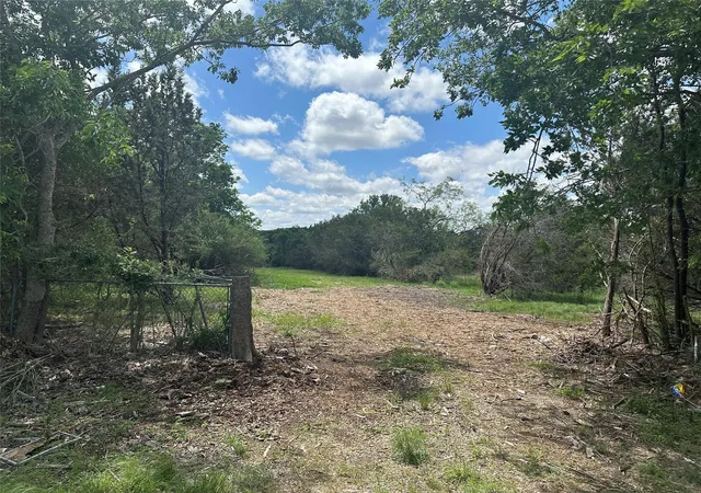 2nd image of 126 Cottonwood Dr, Gatesville, TX 76528 | MLS# 7062023