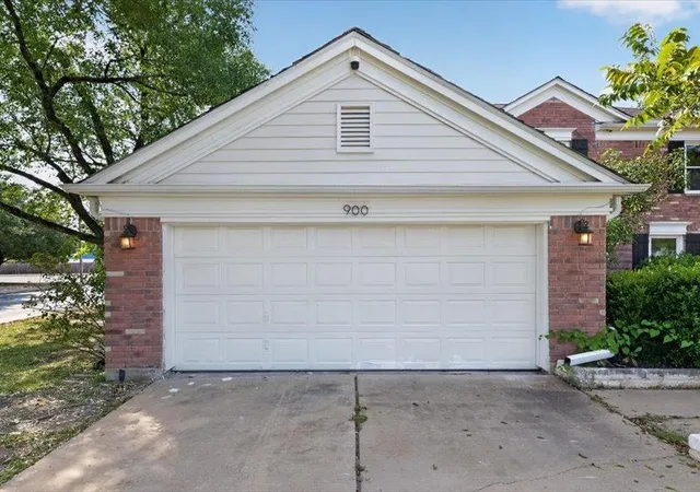 Photo 2 of Single family home for sale at 900 Oakcrest Cir, Cedar Park, TX 78613 | MLS# 9394597 | Listing updated on 2026-09-05