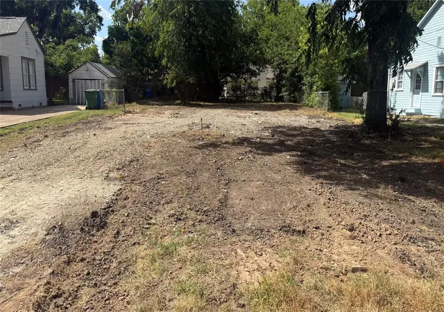 1st image of 1312 Wallace St, Taylor, TX 76574 | MLS# 9744935