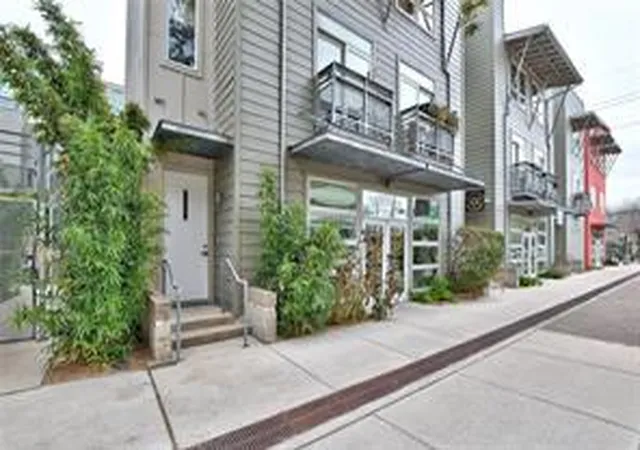 33rd image of 1601 E 5th St #211, Austin, TX 78702 | MLS# 4822910