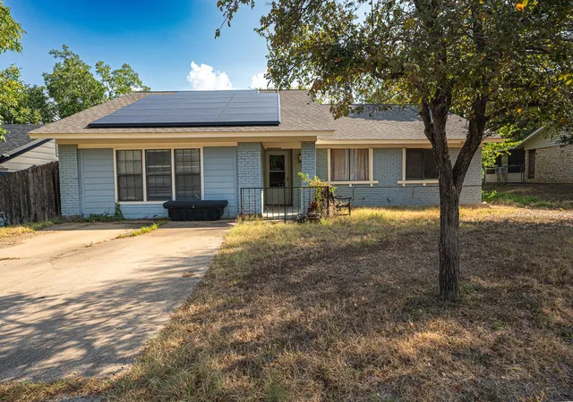 Single family home for sale at 1404 Manford Hl Dr, Austin, TX 78753 | MLS# 4104114