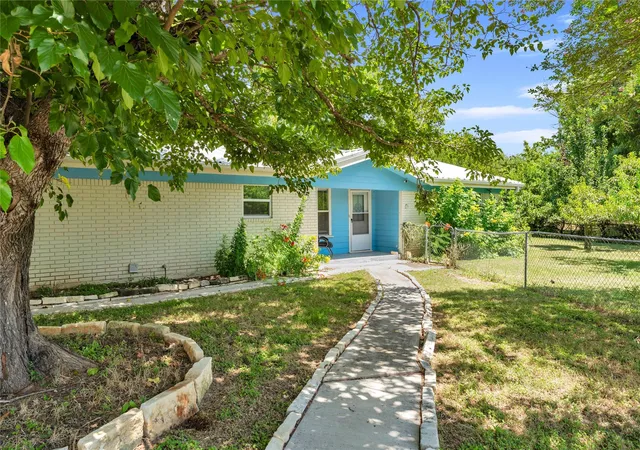 Photo 2 of Single family home for sale at 505 Chisum Trl, Burnet, TX 78611 | MLS# 9307573 | Listing updated on 2026-08-29